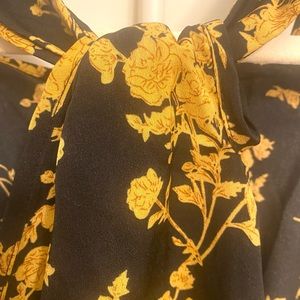 SEXY BOUTIQUE FLORAL BLOUSE
